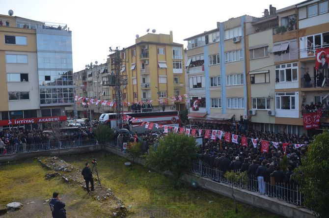 MHP LİDERi DEVLET BAHÇELİ AKHİSARLILAR İLE BULUŞTU